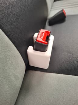 Стабилизатор за закопчалка на колан в монтаж