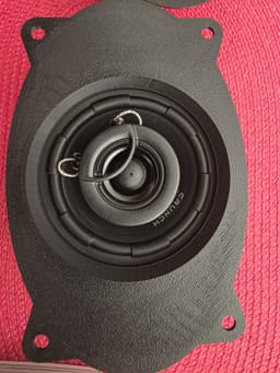 Детайл на адаптера за говорител BMW E24