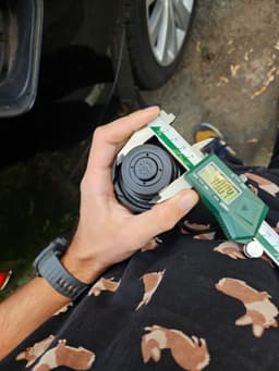 VW/Audi/Skoda/SEAT държач за капачка и скрепер