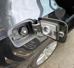 VW/Audi/Skoda/SEAT държач за капачка и скрепер